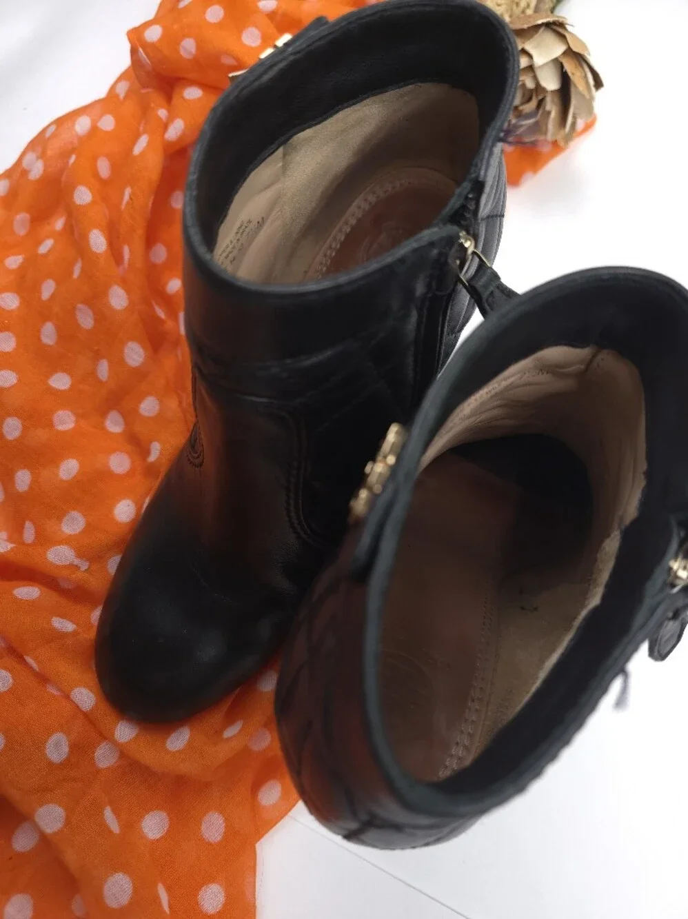 Tory Burch Quilted Leather Ankle Bootie in Black Sz 7½m